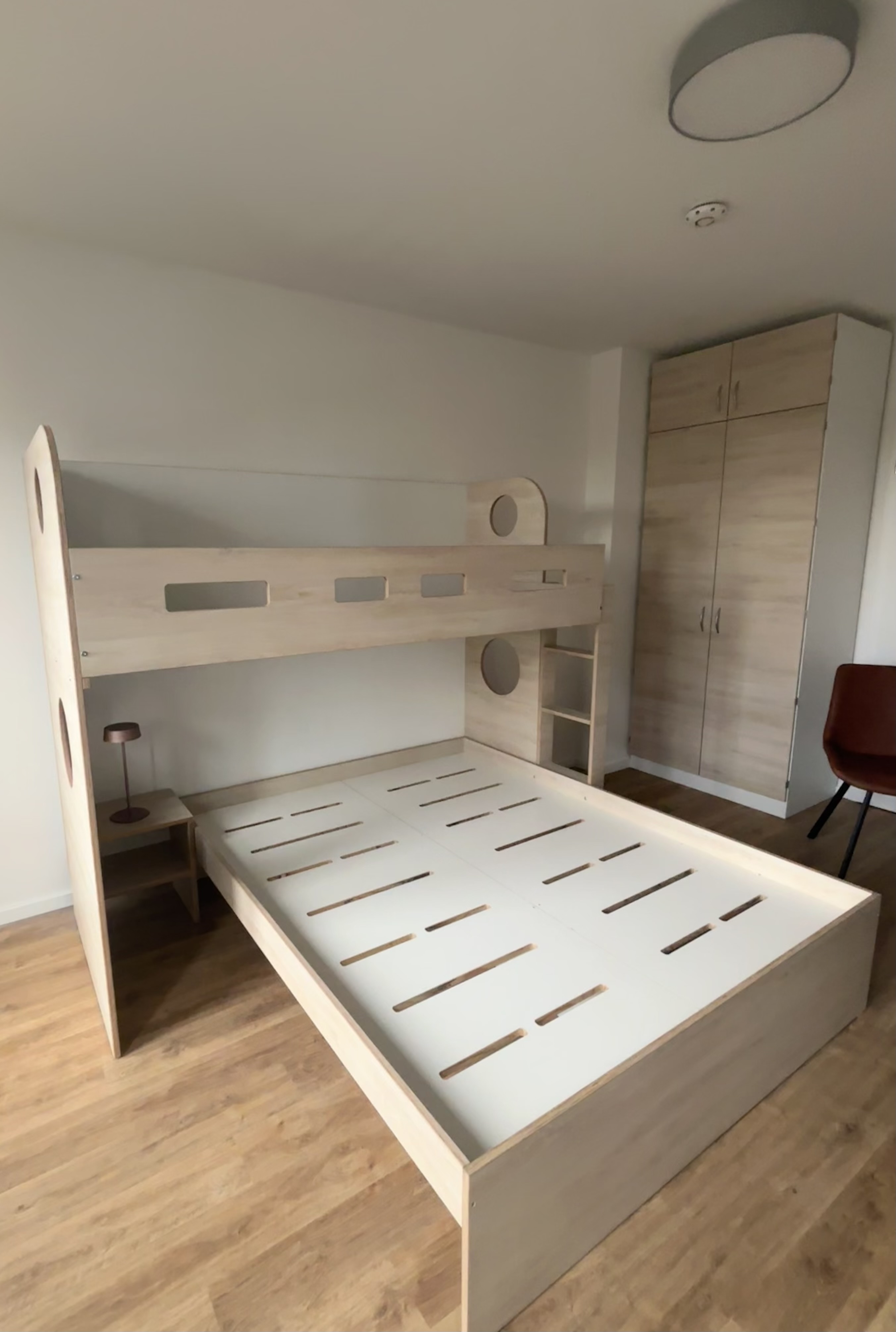 Einrichtung eines Zimmers im Neubau des Frauenhauses